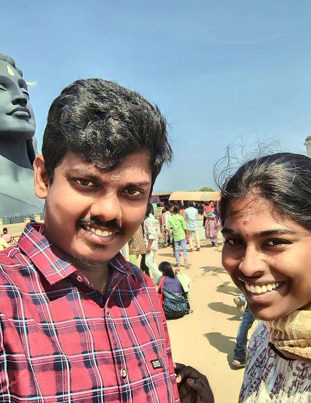 Prakash and Kaviya in front of Adiyogi