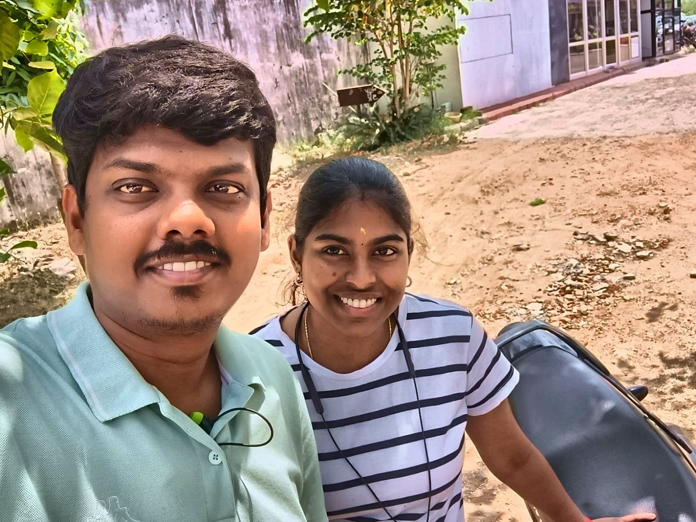 Prakash and Kaviya selfie outdoors